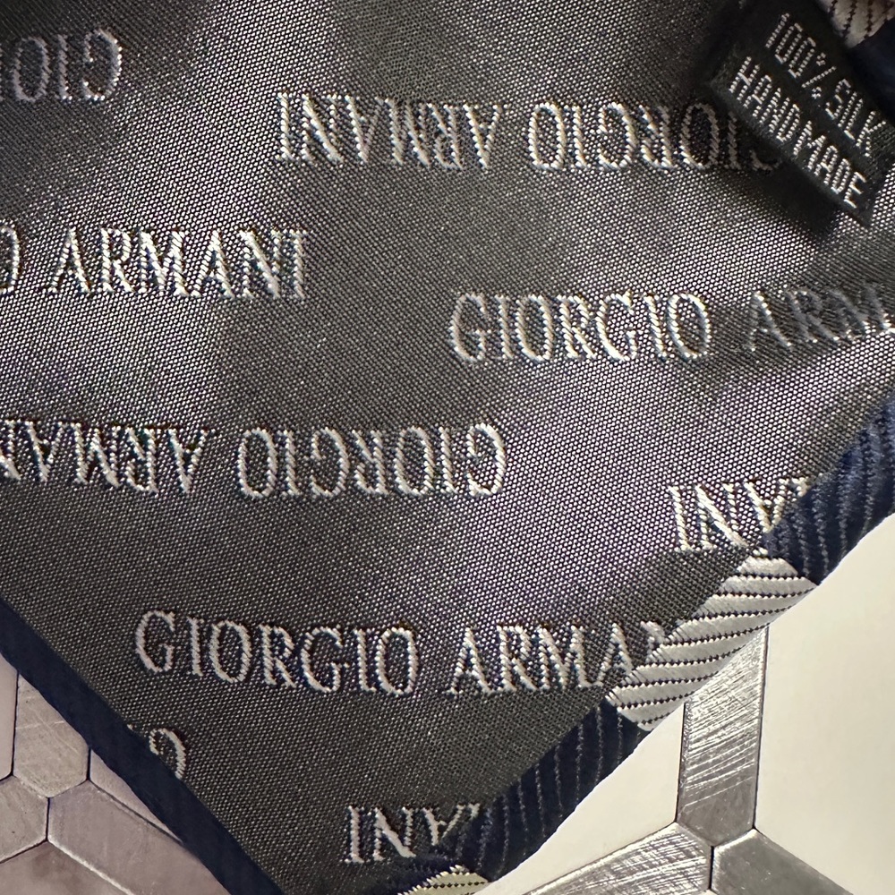 Giorgio Armani Made in Italy 100% Silk Navy Gold Diamond Geometric Luxury Tie - Picture 6 of 6
